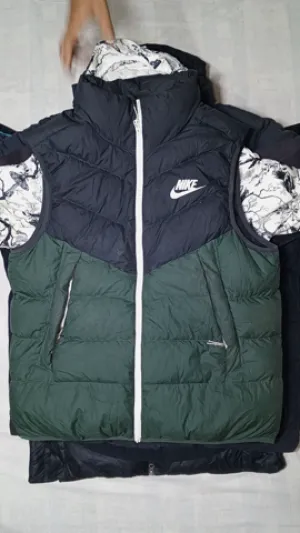 Nike Puffer Jackets and Vests