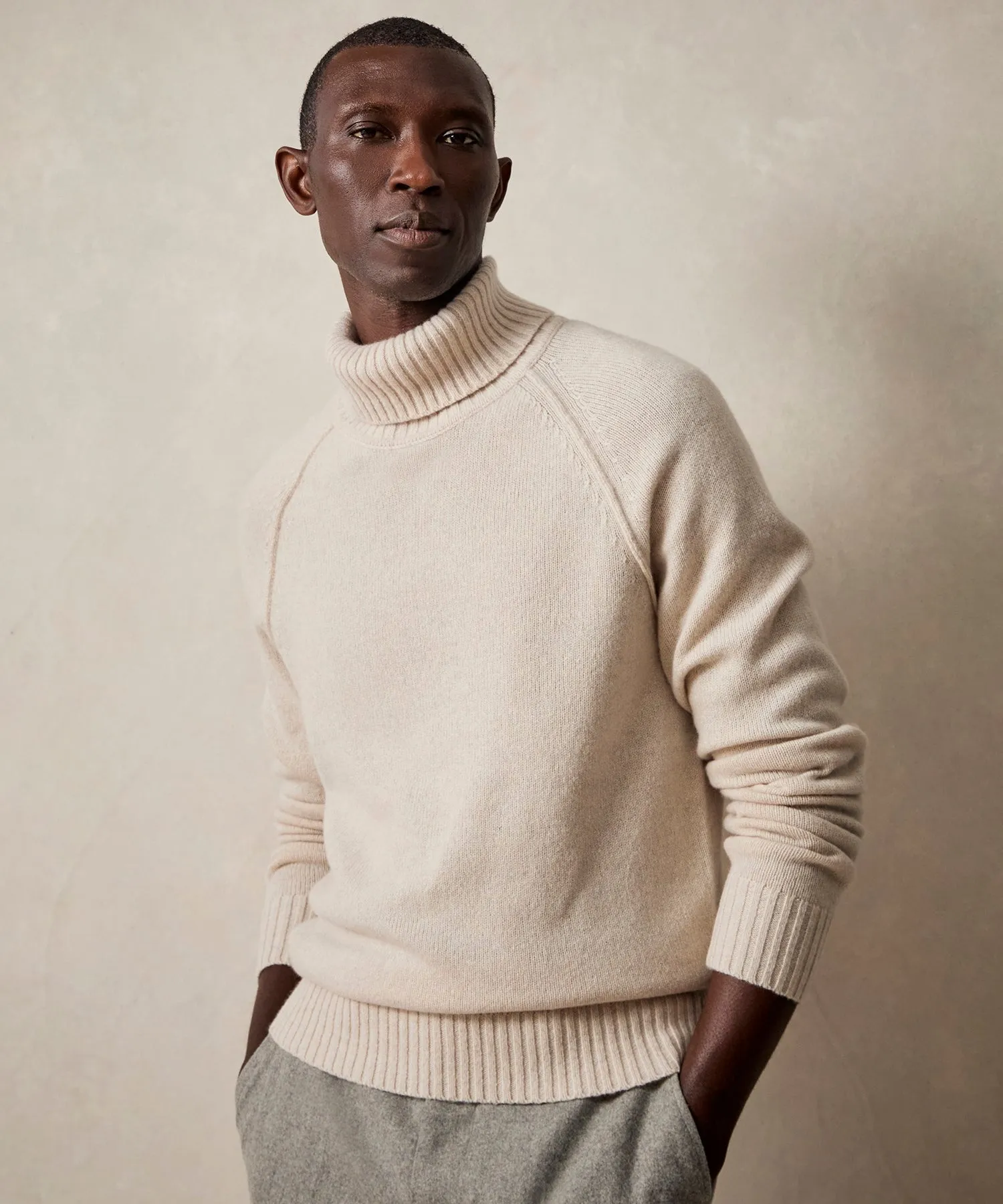 Nomad Cashmere Turtleneck in Bisque